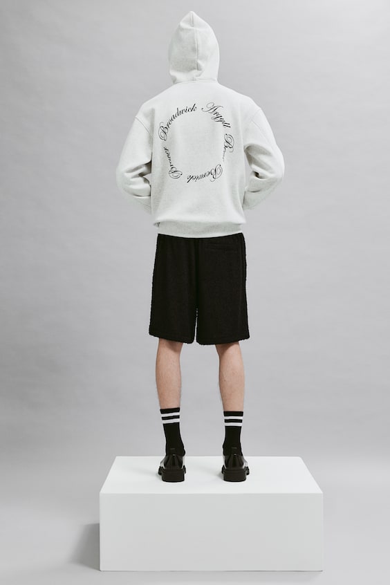 HM Bedruckter Hoodie in Oversized Fit Saisonschlussverkauf