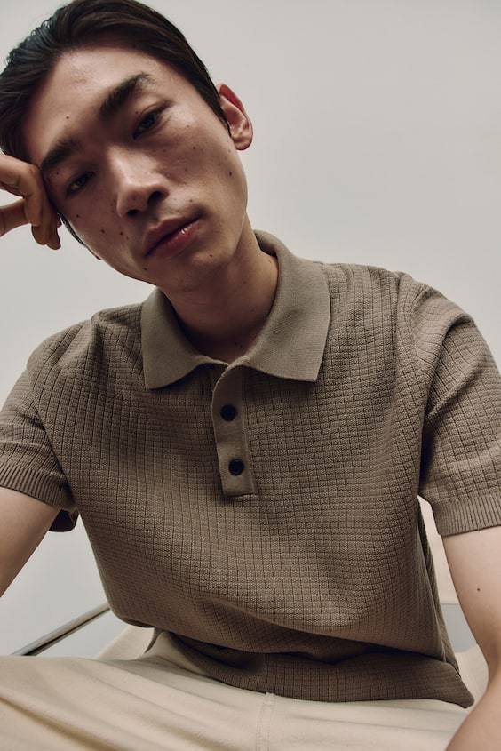 HM Poloshirt mit Struktur in Regular Fit Nur noch ein Tag übrig