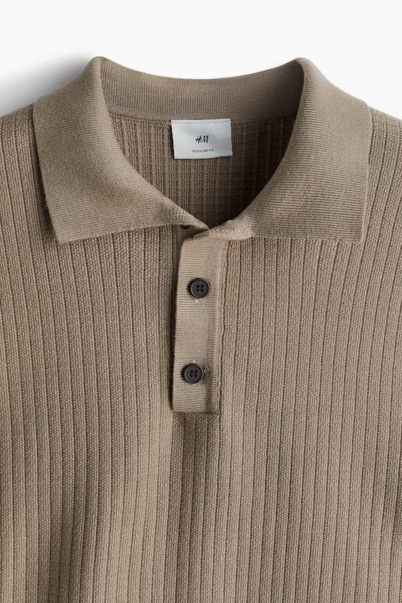HM Poloshirt mit Struktur in Regular Fit Nur noch ein Tag übrig