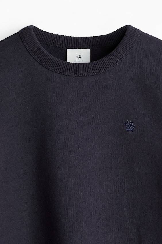 HM Sweatshirt mit Motivstickerei in Regular Fit Im Verkauf