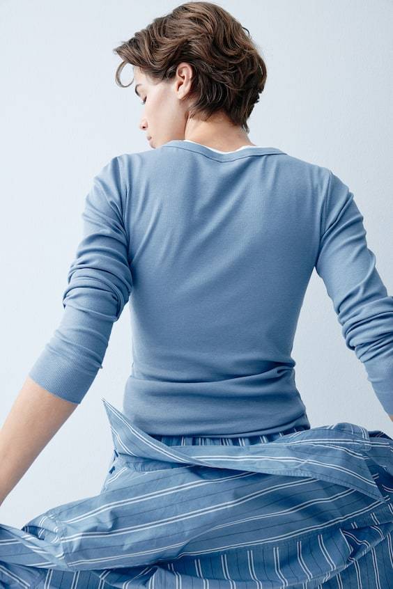 HM Geripptes Shirt aus Modalmix Fabrikverkauf