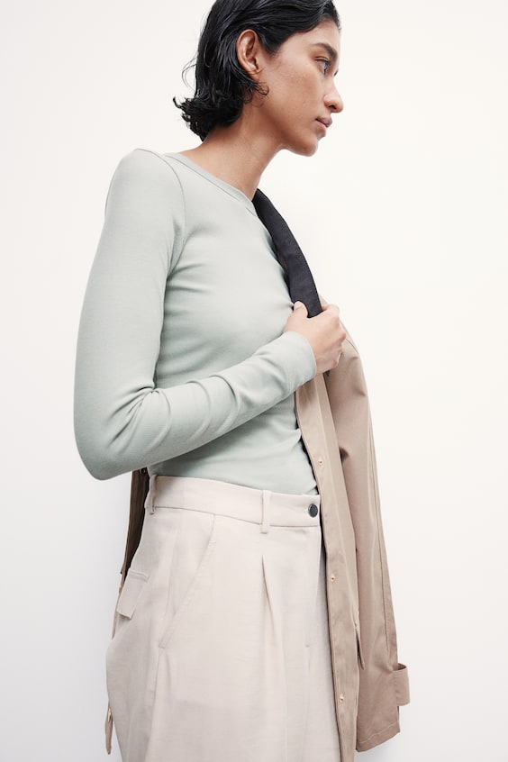 HM Geripptes Shirt aus Modalmix Saisonale Angebote
