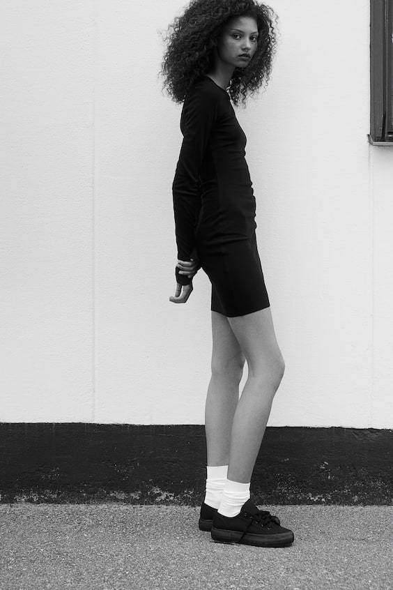 HM Geripptes Bodycon-Kleid Rabatt