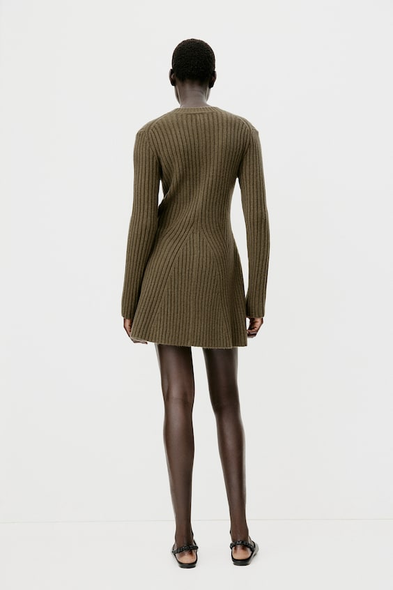 HM Geripptes Strickkleid Valentinstagsangebot