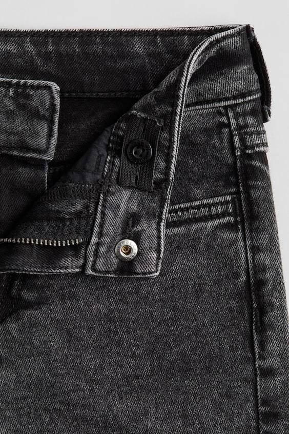 HM Relaxed Tapered Fit Jeans Räumungsverkauf