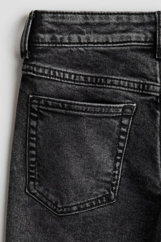 HM Relaxed Tapered Fit Jeans Räumungsverkauf