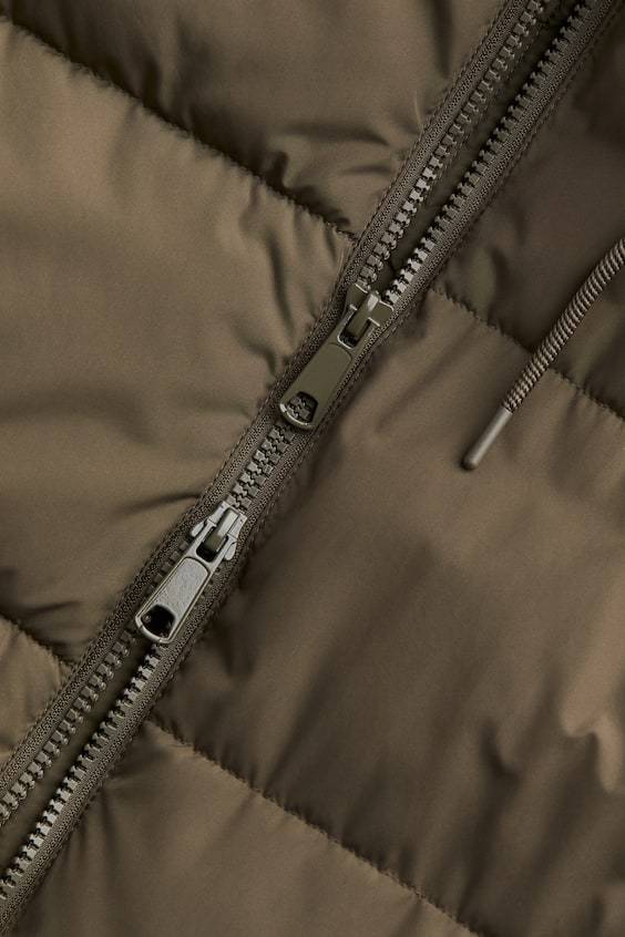 HM Puffer-Weste mit Kapuze Discount Store für neue Produkte