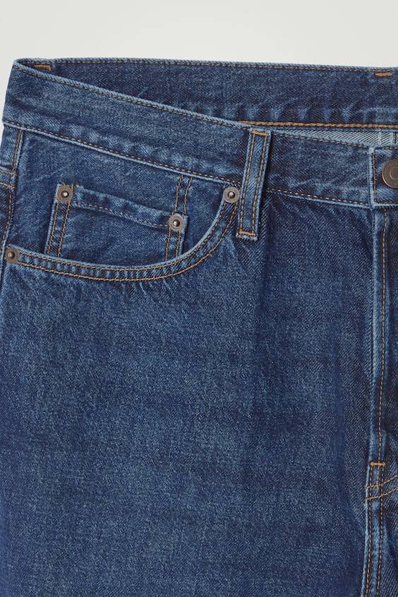 HM JEANS MIT SCHMAL ZULAUFENDEM BEIN Versandkostenfrei