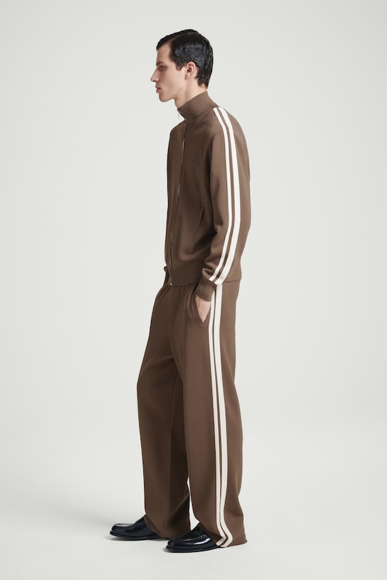 HM STRICK-TRAININGSJACKE MIT KONTRASTSTREIFEN Exklusivangebot