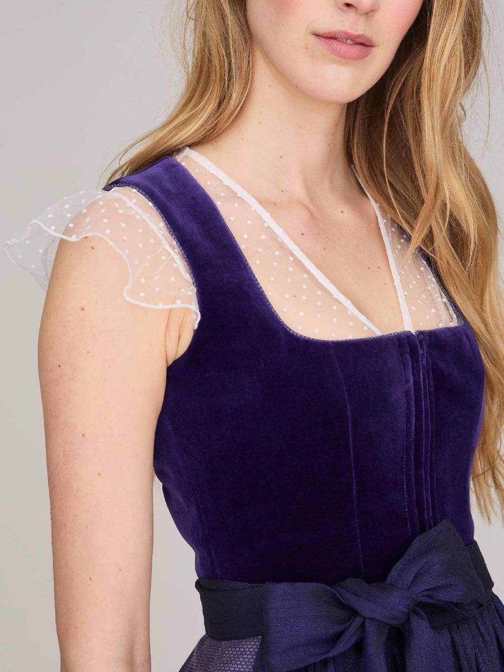 Limberry Weiße Dirndlbluse aus Tüll mit Flügelarm - MARIE Neueste Mode