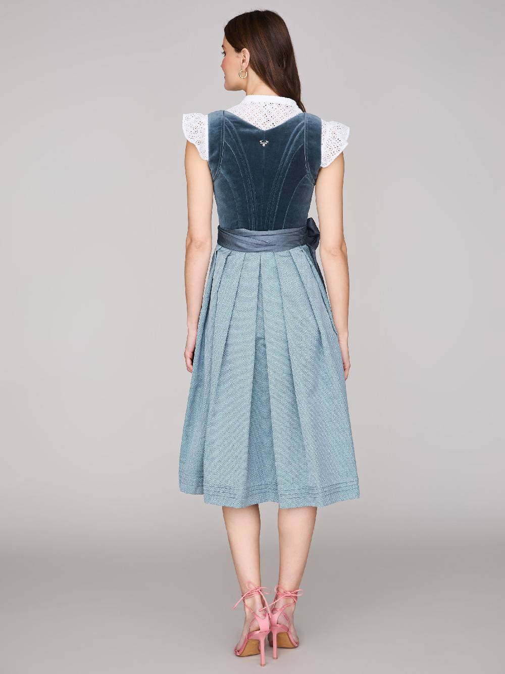 Limberry Blaues Samtdirndl mit Schnursteppung - NELLIE VELVET CLOUD Bestseller