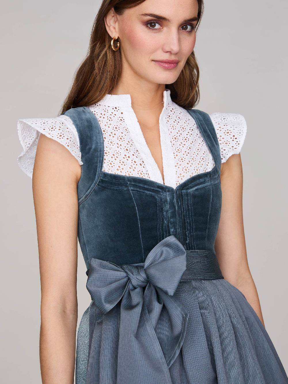 Limberry Blaues Samtdirndl mit Schnursteppung - NELLIE VELVET CLOUD Bestseller