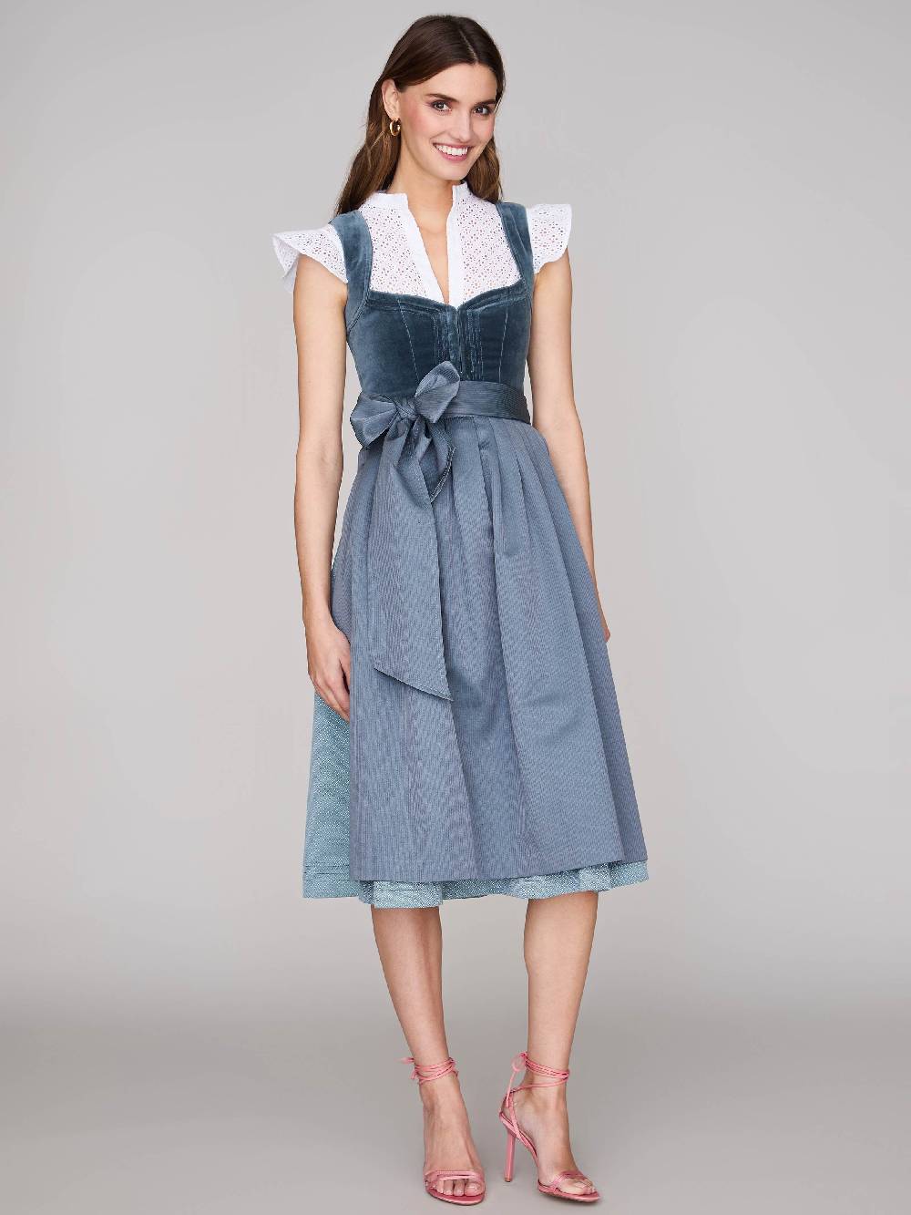 Limberry Blaues Samtdirndl mit Schnursteppung - NELLIE VELVET CLOUD Bestseller