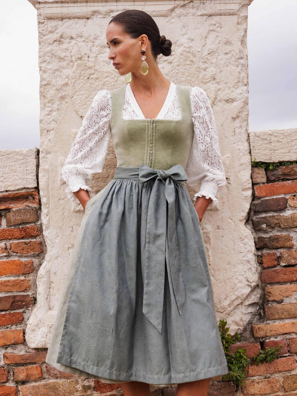 Limberry Salbeigrünes Dirndl mit Samt-Mieder - ROMEE DESERT SAGE Fabrikverkauf