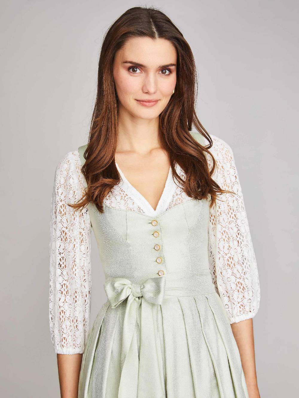 Limberry Weiße Dirndlbluse mit V-Ausschnitt - AURORA Blitzangebot