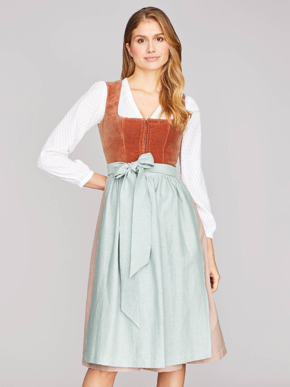 Limberry Kupfer-farbenes Dirndl mit Samt-Mieder - DELILAH PEACH BLOSSOM Begrenzt auf 3 Tage