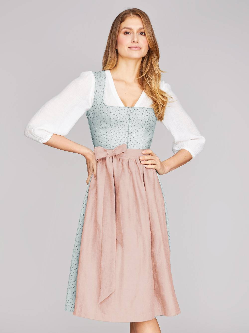 Limberry Hellblaues Waschdirndl mit Streublumen - OPHELIA SAGE GREEN Im Verkauf