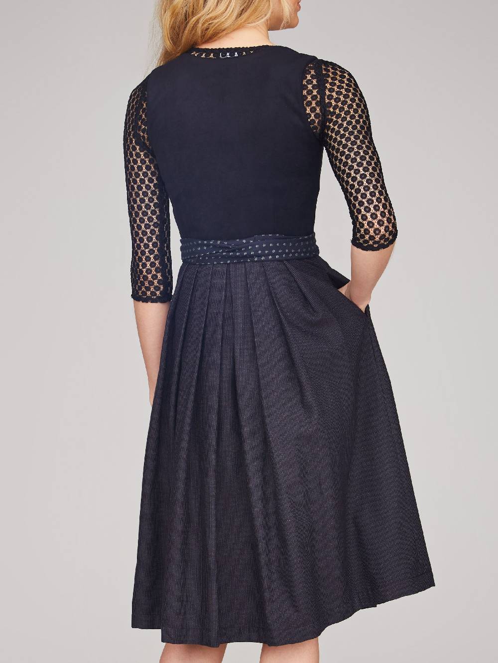Limberry Schwarzes Dirndl mit Samt-Mieder - LAYLA BLACK Exklusive Angebote