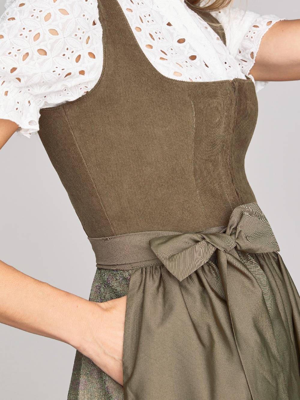 Limberry Dirndl mit Cord-Mieder in Oliv - CAMILLE OLIVE Blitzangebot