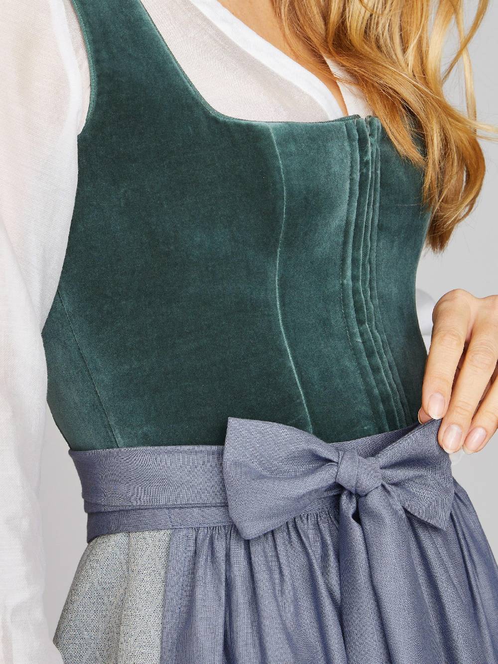Limberry Dirndl mit Samt-Mieder in Eucalyptus - DELILAH EUCALYPTUS Kauf eins, bekomm eins gratis