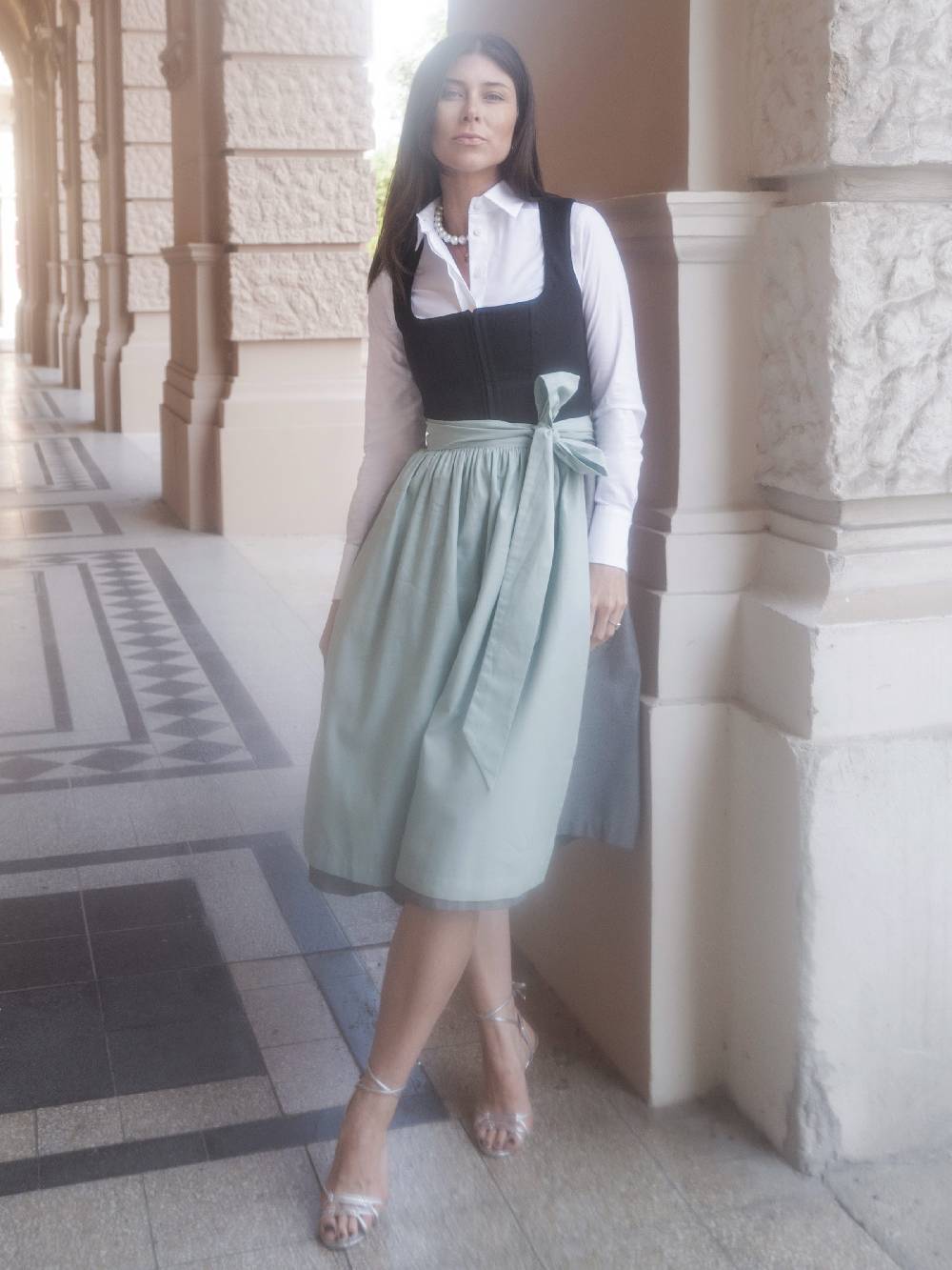 Limberry Schwarzes Dirndl mit Leinen-Mieder - VICKY HEILER X LIMBERRY Meist gekauft
