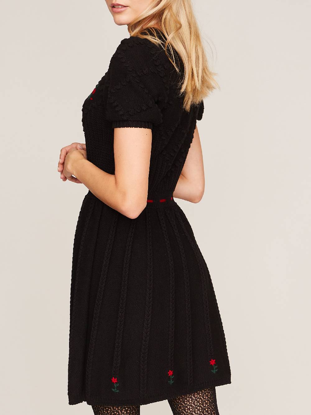 Limberry Schwarzes Strickkleid mit Handstickerei - HEIDI Große Rabatte