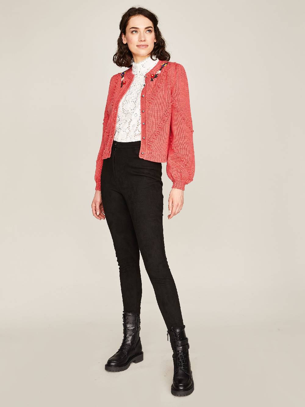 Limberry Strickjacke in Koralle mit Blumenstickerei - THERESA Kauf eins, bekomm eins gratis