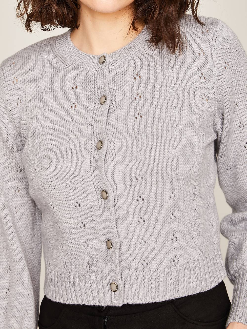 Limberry Graue Strickjacke mit Lochmuster - EMILIA Riesige Rabatte
