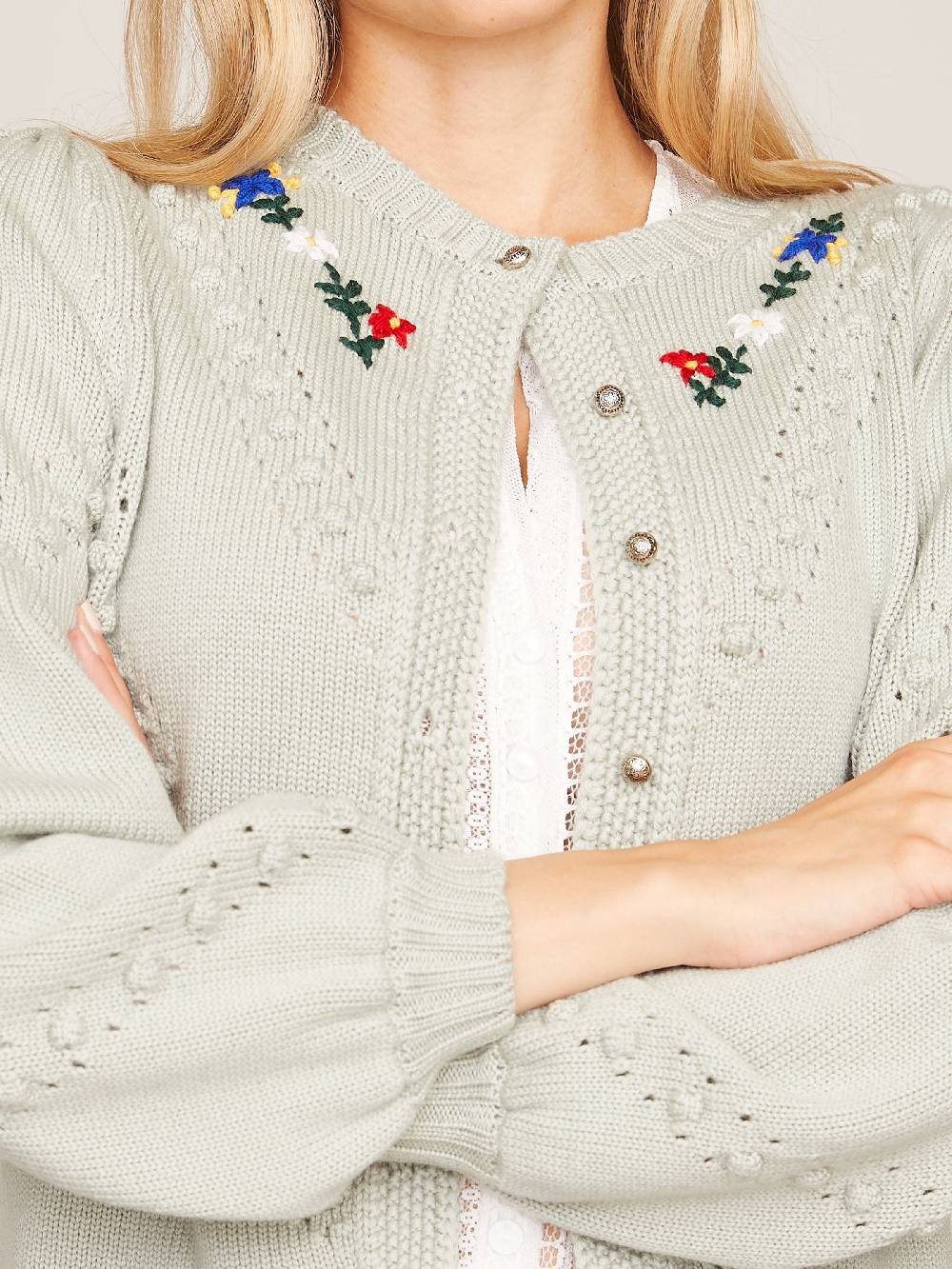 Limberry Strickjacke in Khaki mit Blumenstickerei - THERESA Fabrikladen