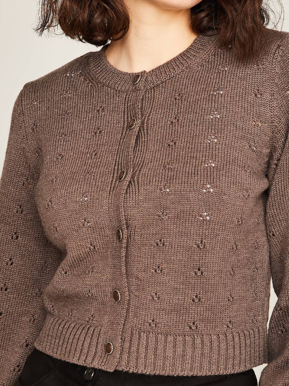 Limberry Braune Strickjacke mit Lochmuster - EMILIA Angebote