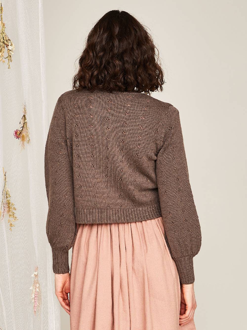Limberry Braune Strickjacke mit Lochmuster - EMILIA Angebote