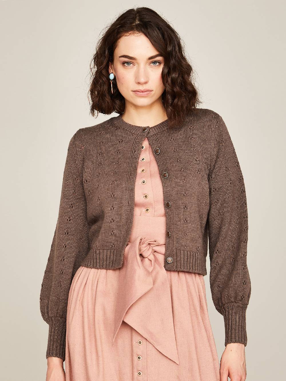 Limberry Braune Strickjacke mit Lochmuster - EMILIA Angebote