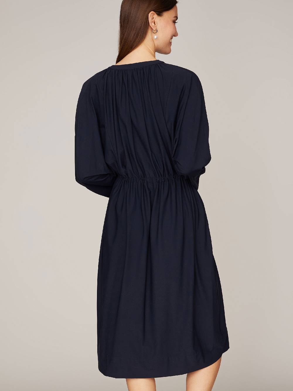 Limberry Dunkelblaues Oversize-Kleid mit Knopfleiste - LIV SCHWARZBLAU Fabrikverkauf