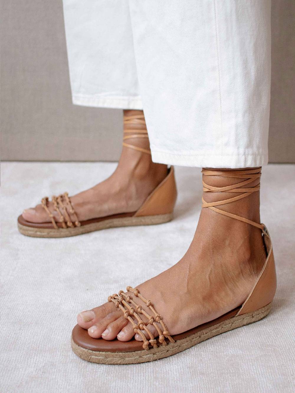 Limberry Camelfarbene Schnür-Sandalen aus Leder - WANDERER CAMEL Top Angebot