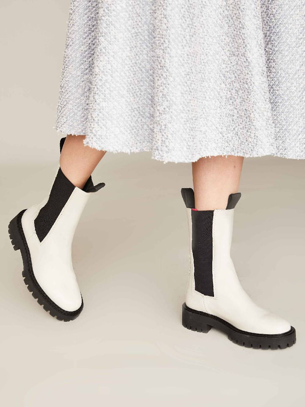 Limberry Schwarz-weißer Chelsea-Boot mit Plateau - ANGIE Zeitlich begrenztes Angebot