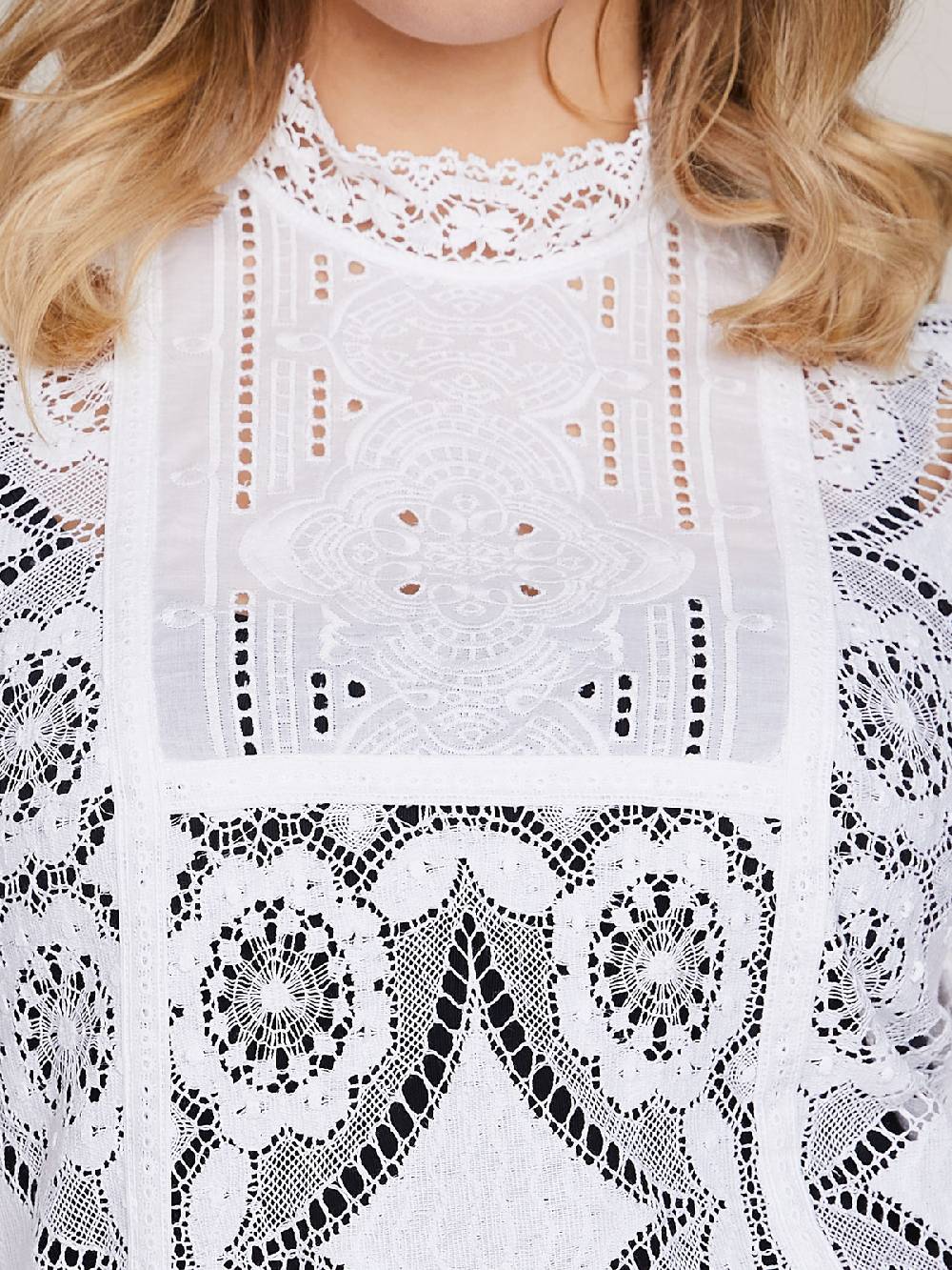 Limberry Weiße Spitzenbluse mit Quastenborte - TINA Blitzangebot