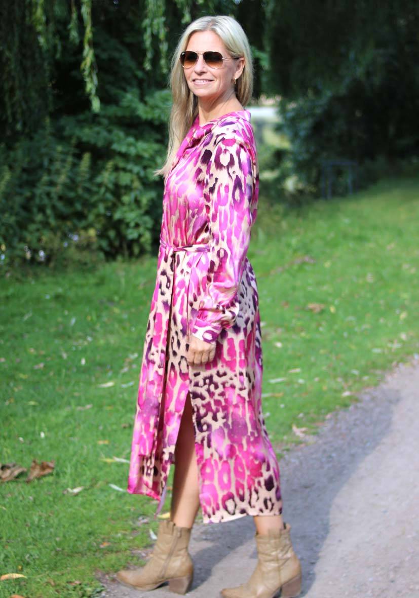 Miss Goodlife Dress Pink Leo Midi Black Friday Preise