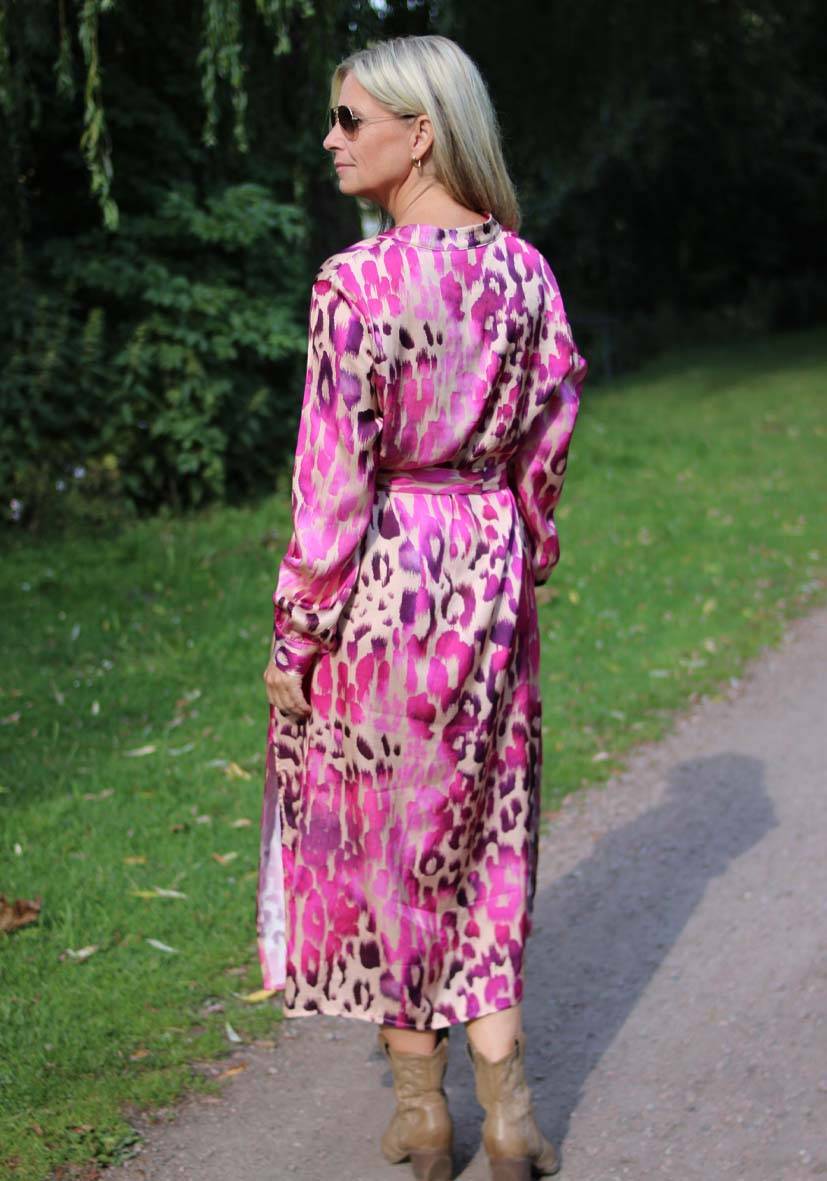 Miss Goodlife Dress Pink Leo Midi Black Friday Preise