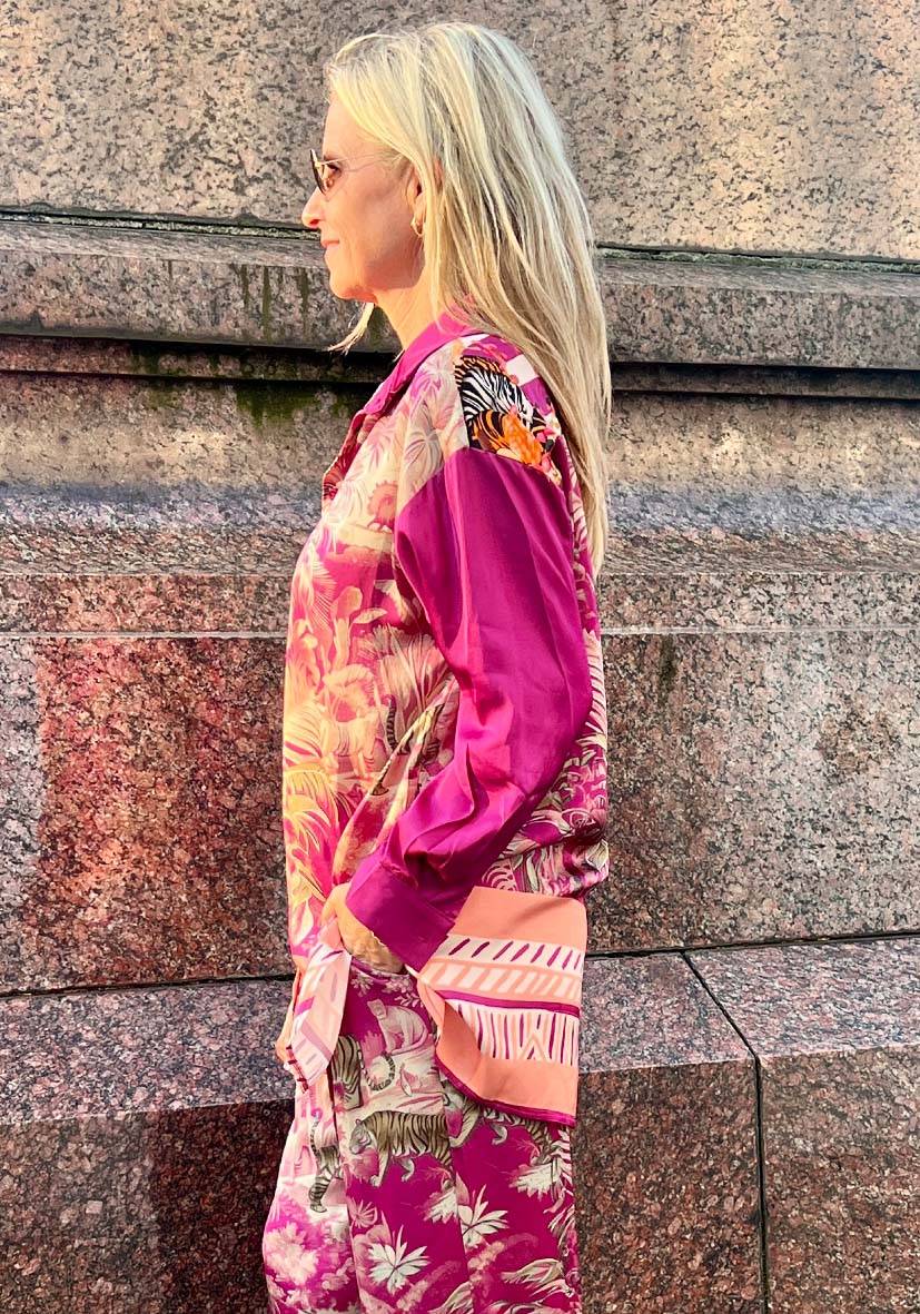 Miss Goodlife Blouse Tiger in the jungle – berry Jubiläumsangebot