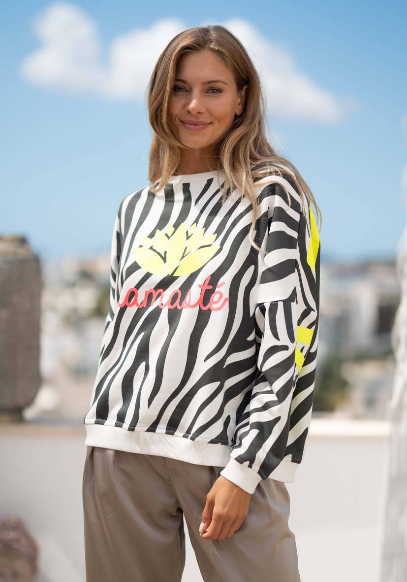 Miss Goodlife Roundneck Double Namasté Zebra Fabrikverkauf