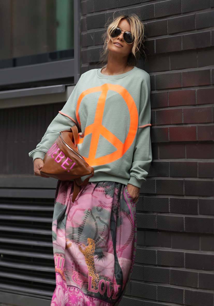 Miss Goodlife Roundneck Peace – almond Fabrikpreis