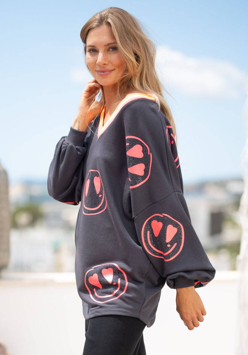 Miss Goodlife V-Neck Heartface Allover Strass – anthracite Bis zu 60% Rabatt