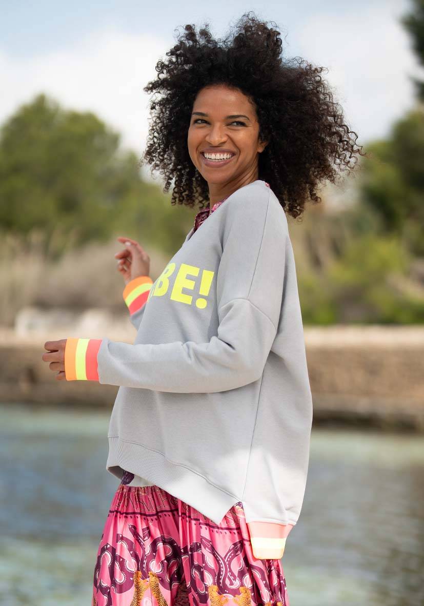 Miss Goodlife V-Neck L(i)ebe – grey Clearance-Verkauf