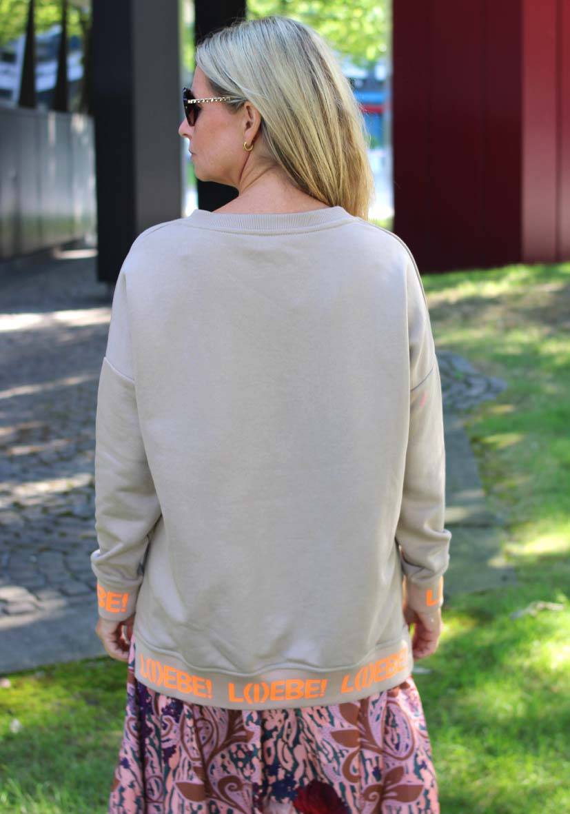 Miss Goodlife V-Neck L(i)ebe – sand 50% Rabatt für begrenzte Zeit