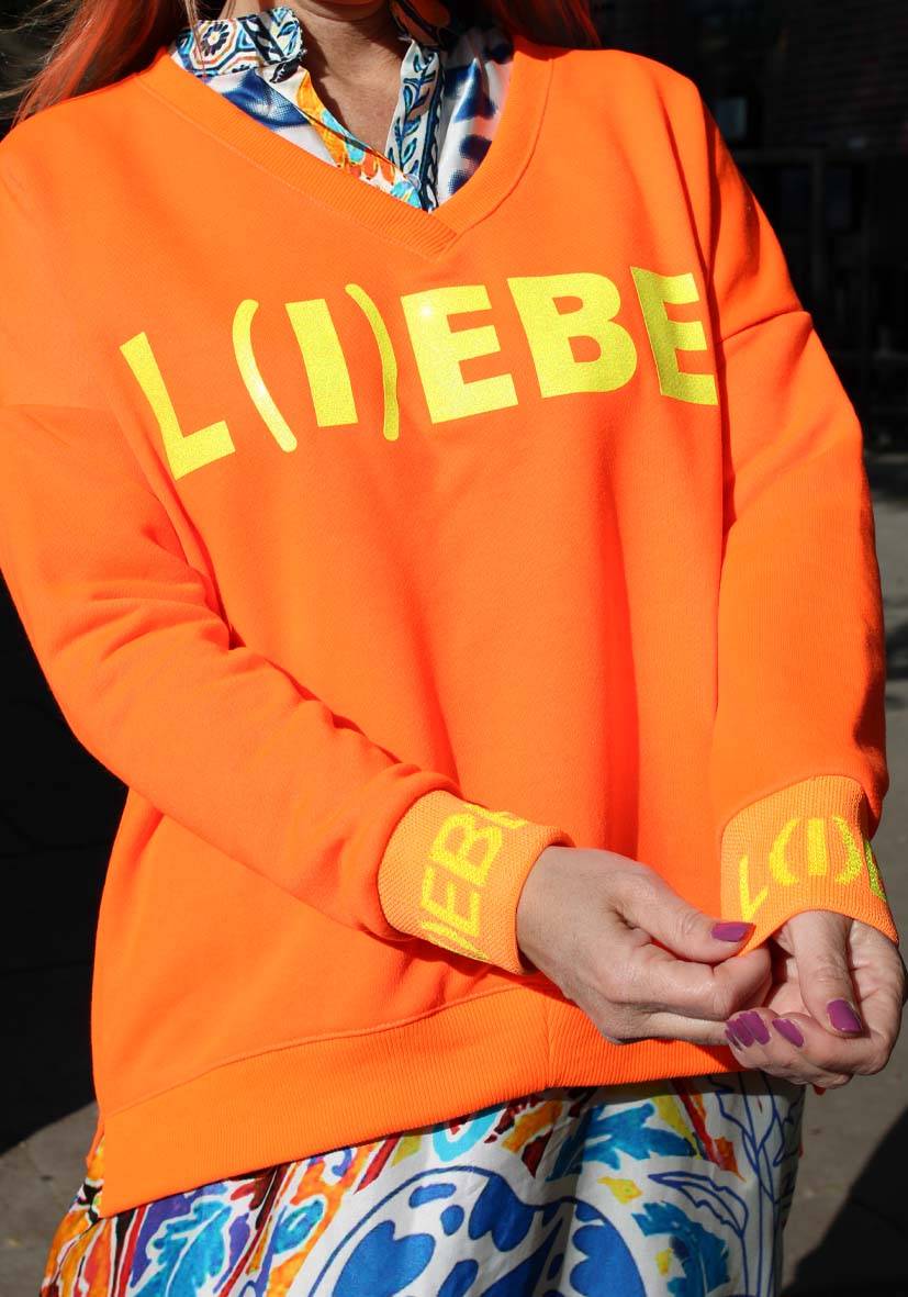 Miss Goodlife V-Neck L(i)ebe Glitter – neonorange Räumungsverkauf