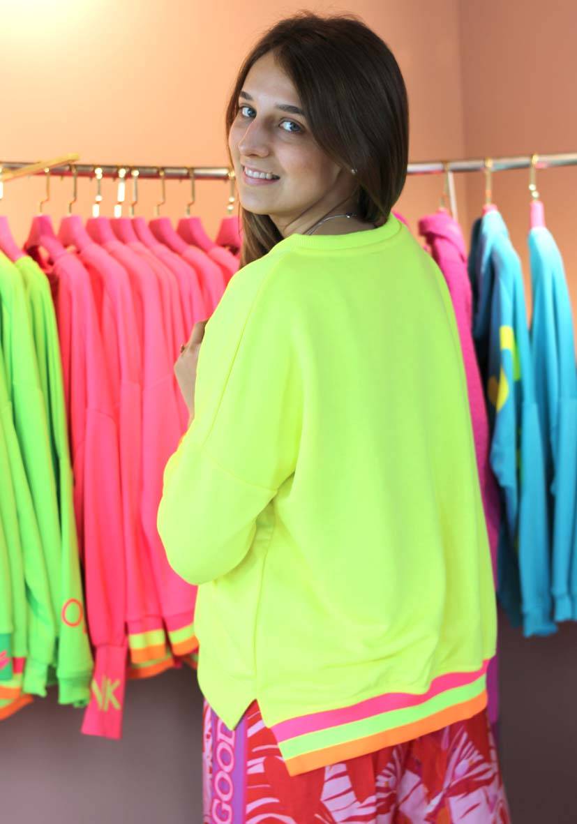 Miss Goodlife V-Neck L(i)ebe Glitter – neonyellow Kauf eins, bekomm eins gratis