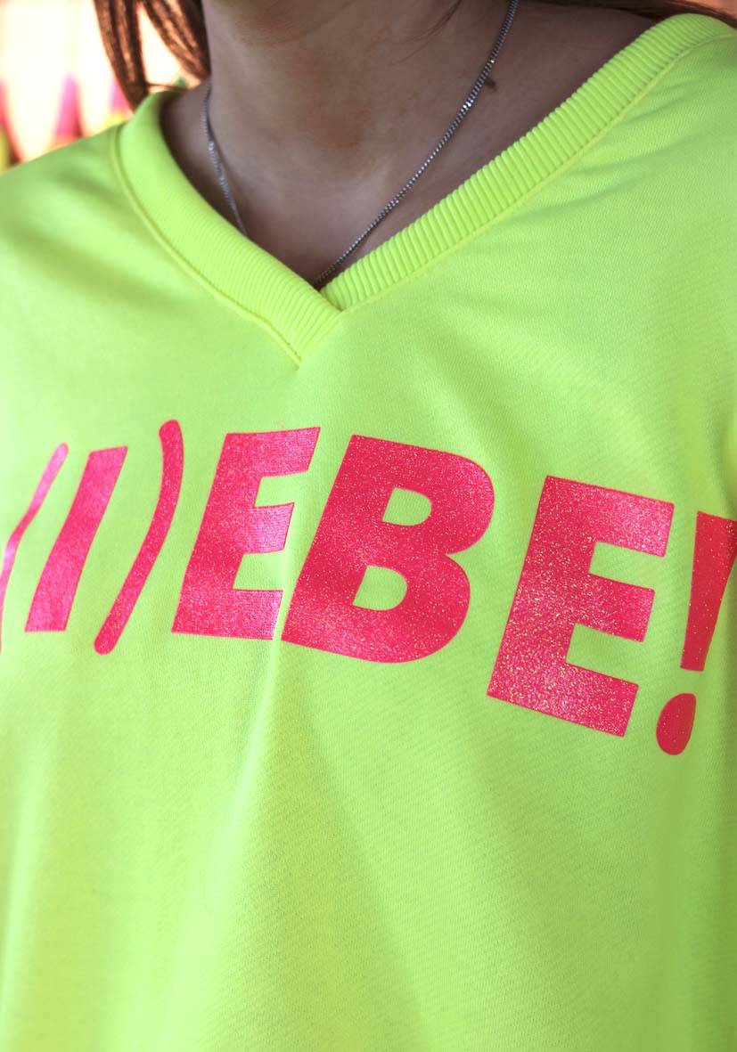 Miss Goodlife V-Neck L(i)ebe Glitter – neonyellow Kauf eins, bekomm eins gratis