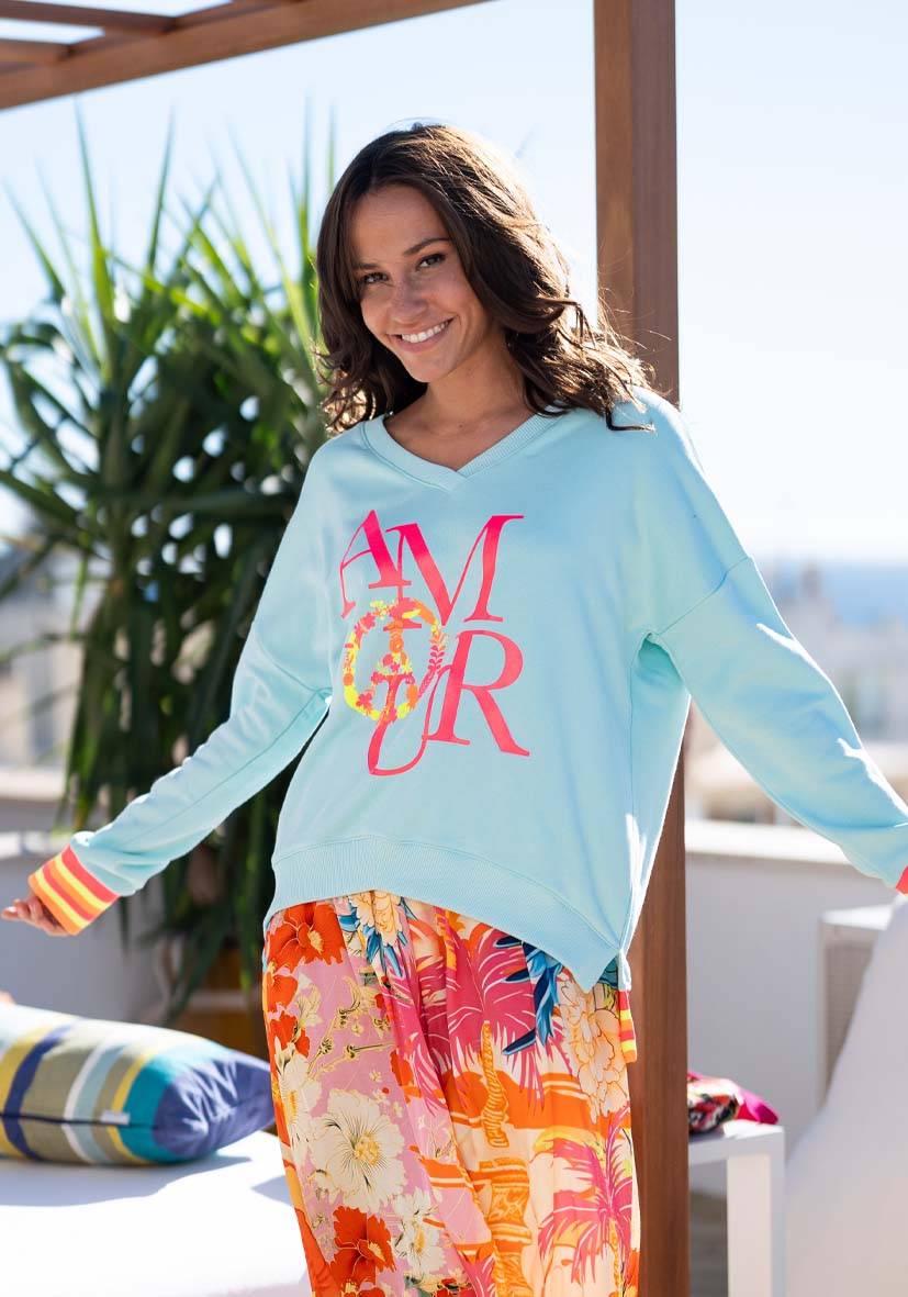 Miss Goodlife V-Neck Amour Peace – lightblue/neonpink Vierteljährliche Förderung