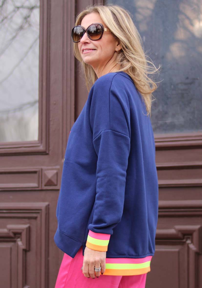 Miss Goodlife V-Neck Namasté – darkblue/neonpink/neonyellow Verkauf