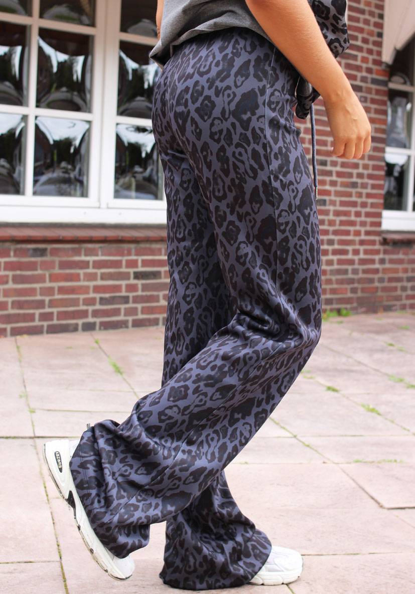 Miss Goodlife Wide Leg Pants Leo – anthracite Versandkostenfrei